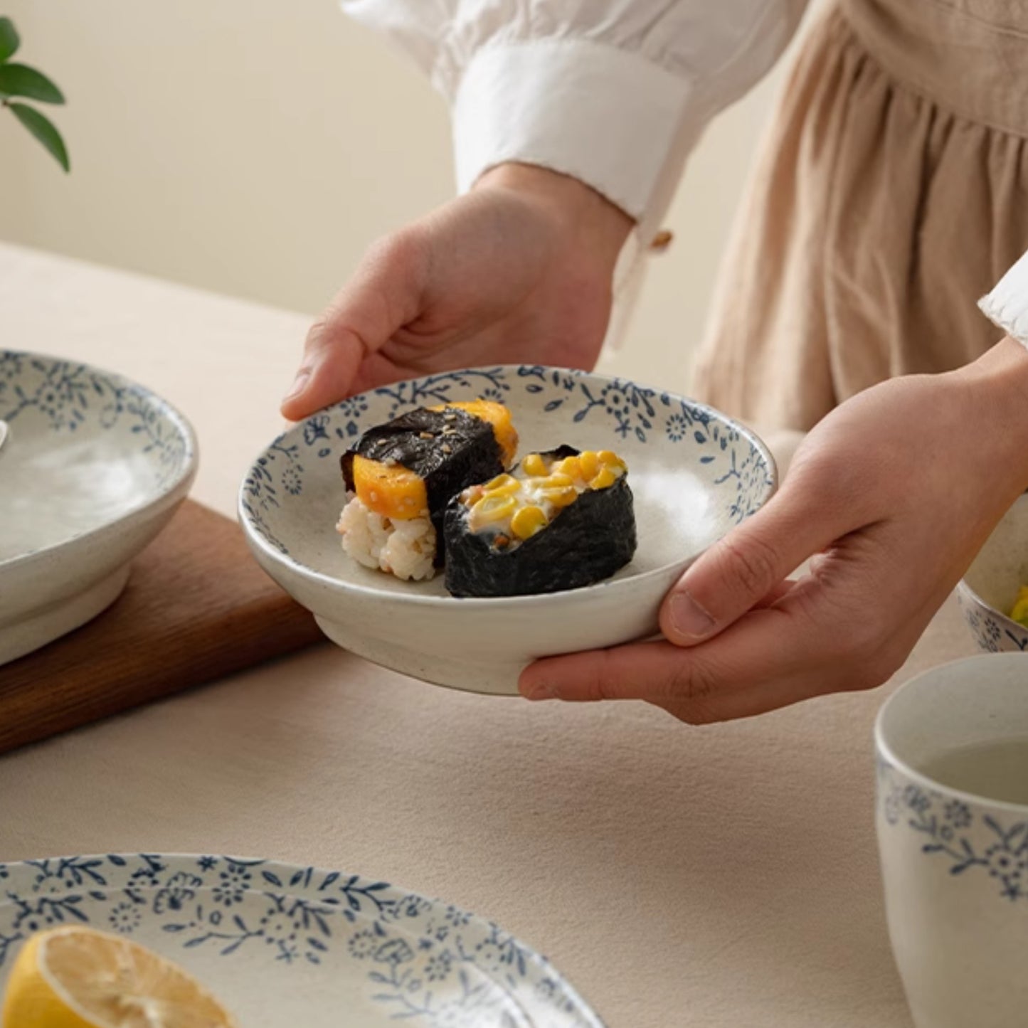 Delicate Chinese Style Ceramic Plates Bowls Cups