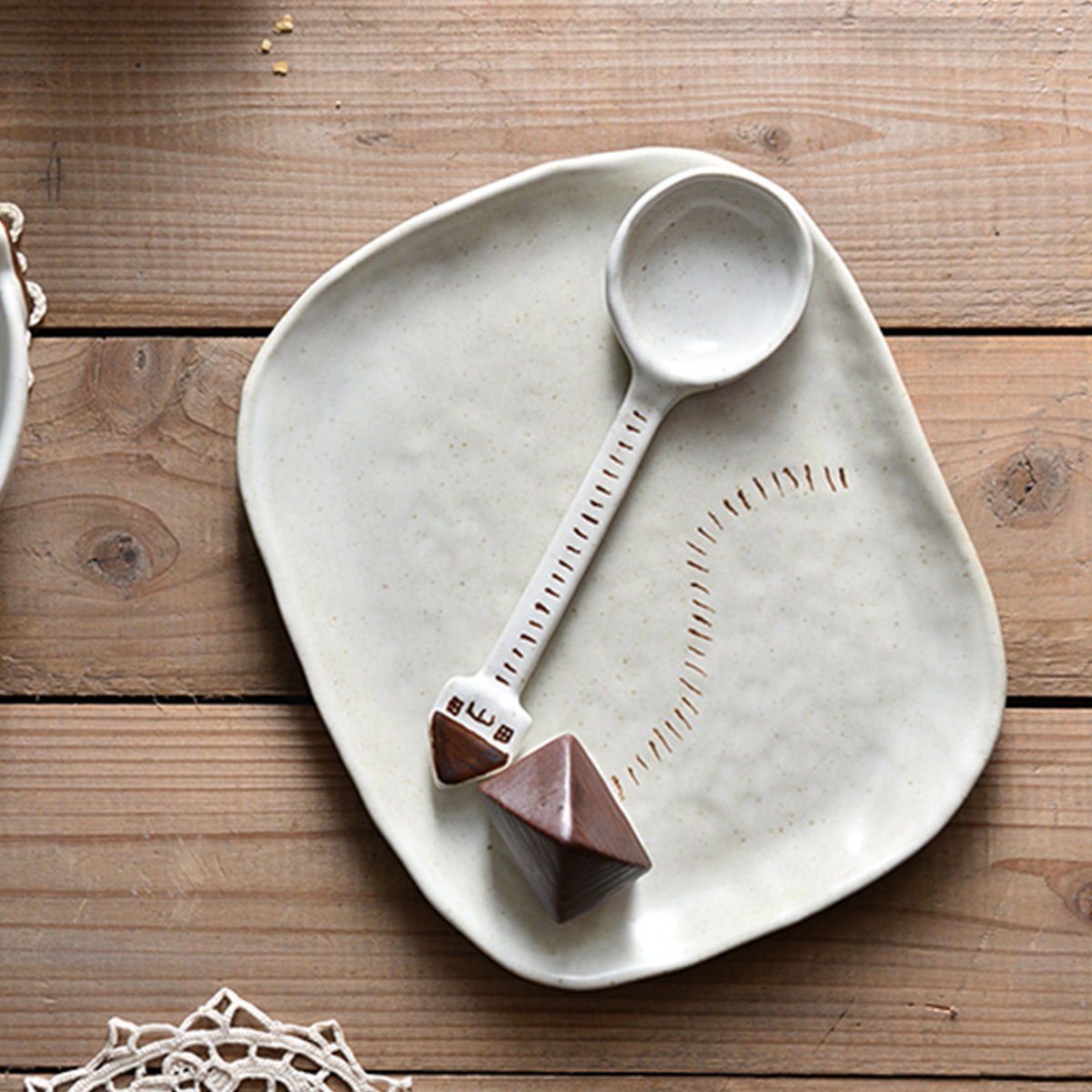 House-themed Rustic Ceramic Dessert Plates Bowls Spoon Set