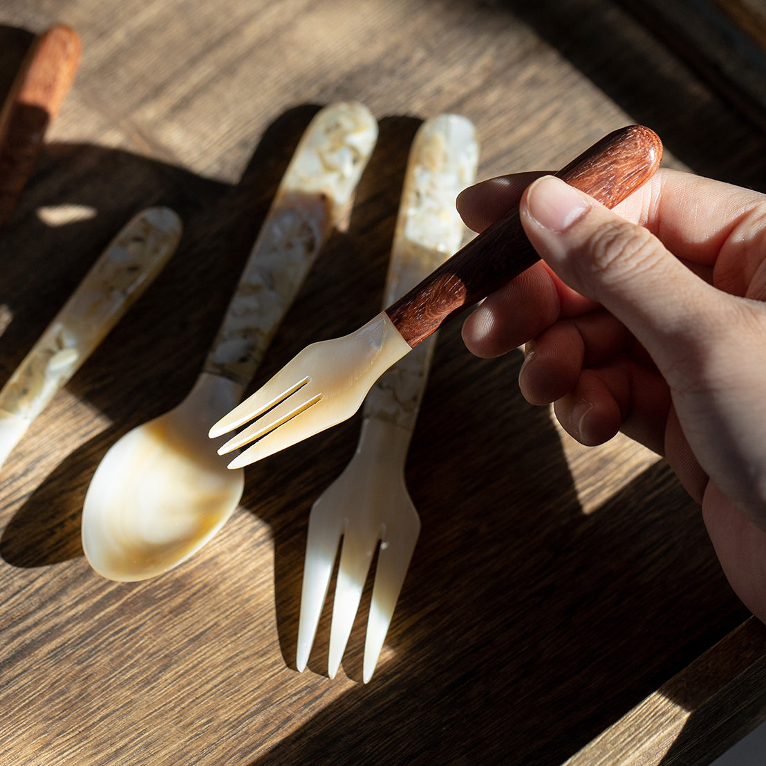 Natural Pearl Shellfish Spoon Fork