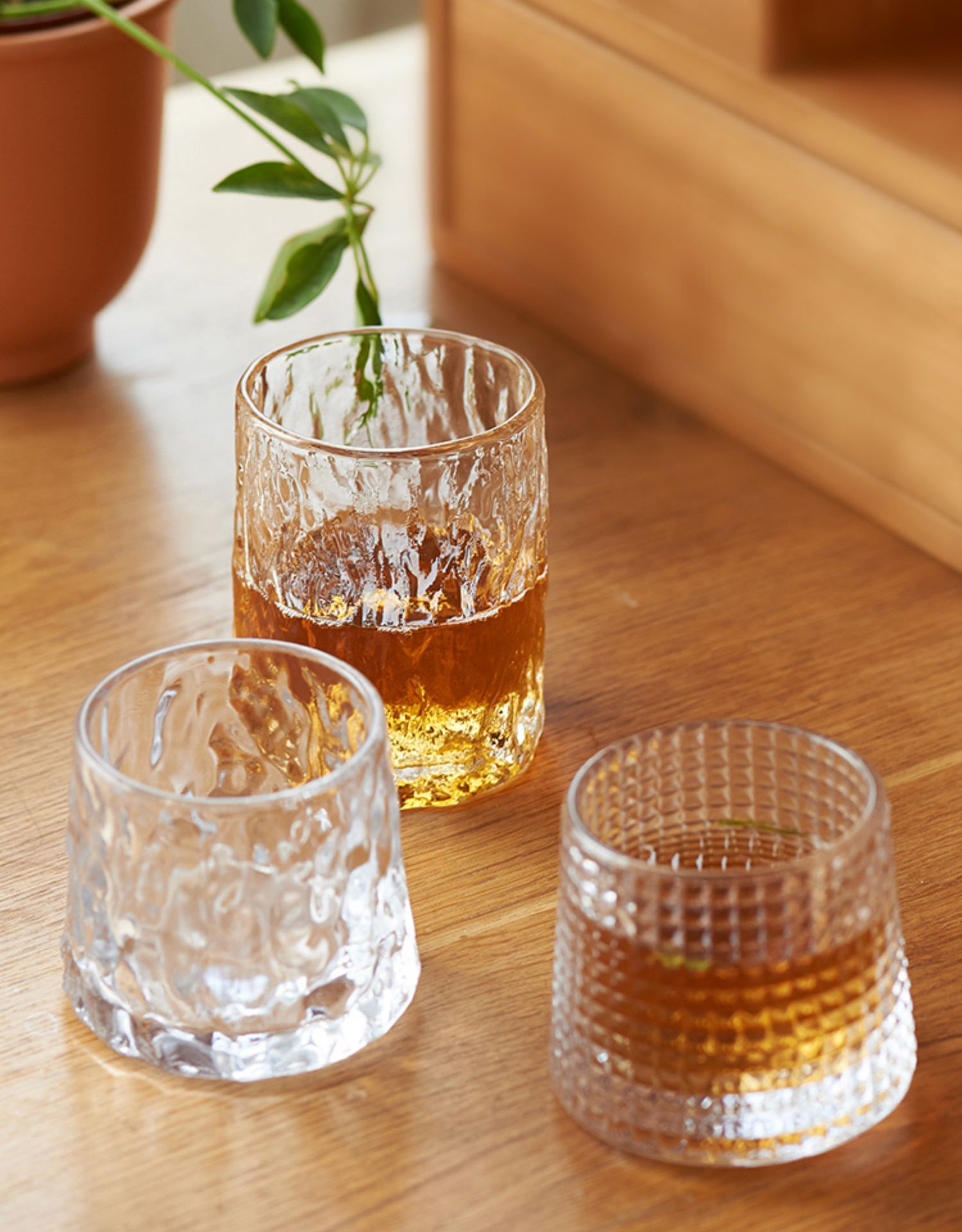 Delicate Tasteful Rotary Glass Tumblers - PeauleyHome