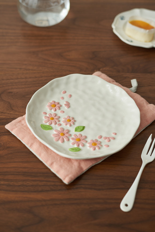 Handmade Daisies Breakfast Plate Cute Home Ceramic Cake Dessert Plates - PeauleyHome