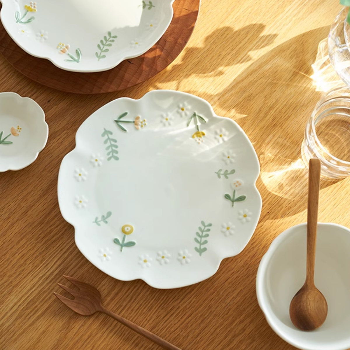 Nordic Embossed Floral Ceramic Bowls Plates Set - PeauleyHome